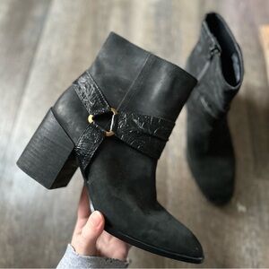 Womens Vionic Carnelia Black Leather 3.5" Heel Ankle Booties 
Size 8